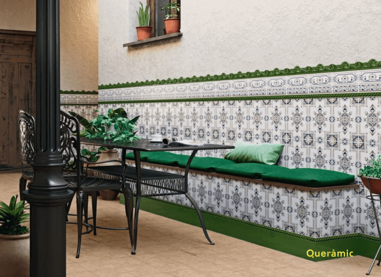 Patio y banco con azulejo andaluz