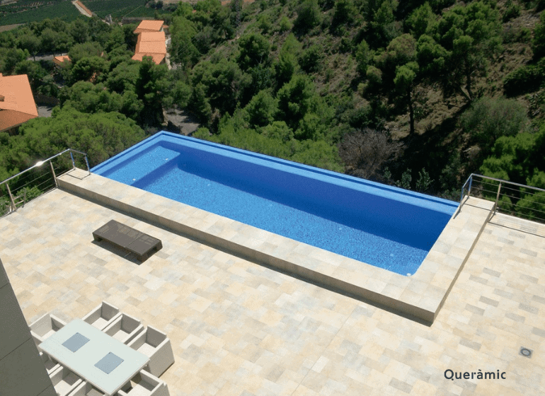 ¿Cómo elegir el mejor azulejo gresite para piscinas?