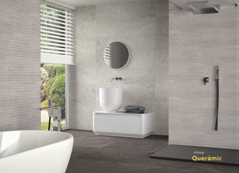 Baño en gris y blanco